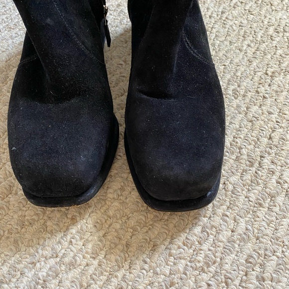 PRADA BLACK SQUARE BULKY TOE BLOCK HEEL ANKLE SUEDE BOOTS 39.5 - Picture 12 of 14
